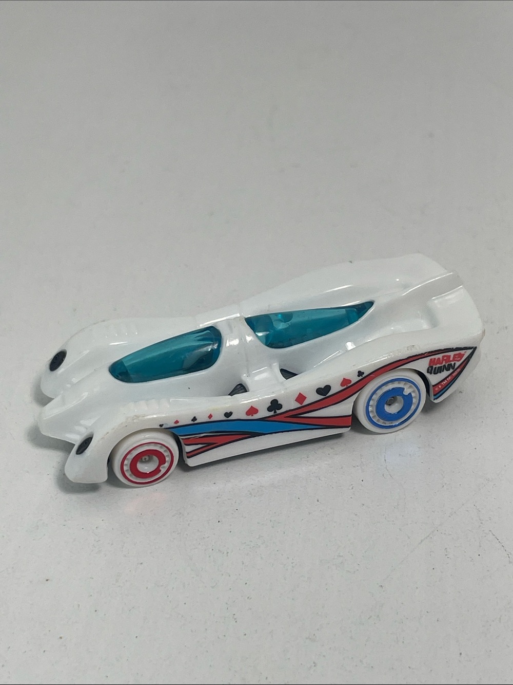 🔥 BATMAN Design Exclusive POWER PISTONS ☆ WHITE HARLEY QUINN ☆ LOOSE Hot Wheels